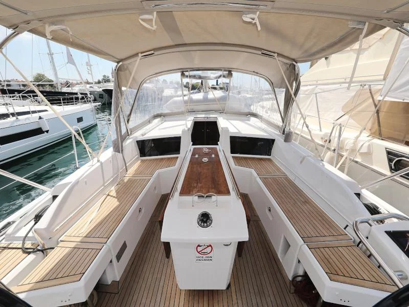 Oceanis 46.1 (MR.WHITE)  - 14
