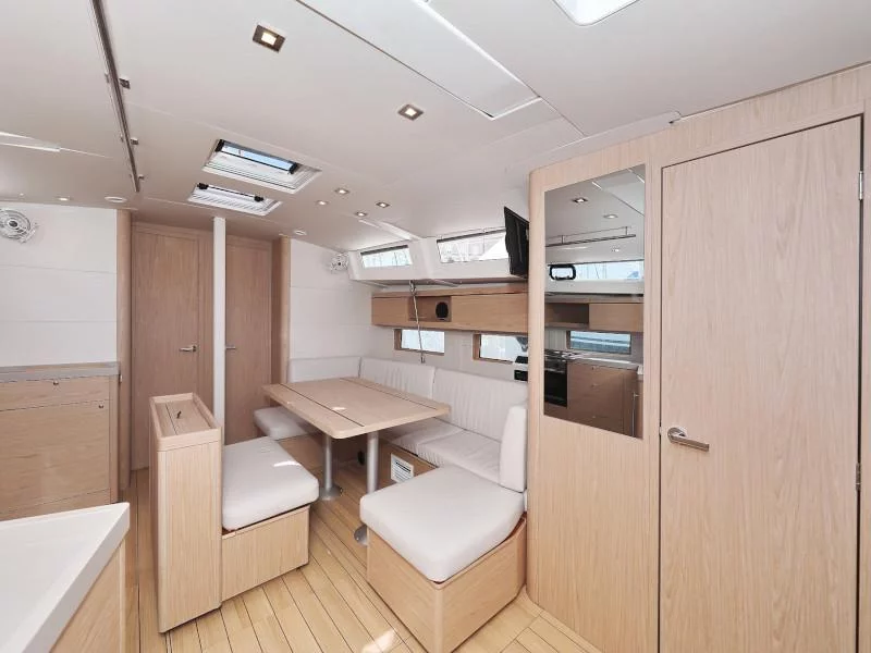 Oceanis 46.1 (MR.WHITE)  - 34