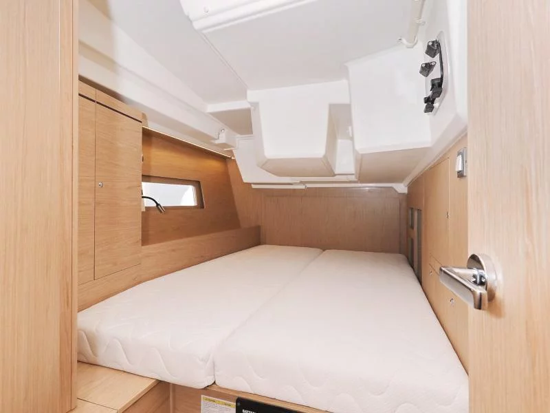 Oceanis 46.1 (MR.WHITE)  - 9