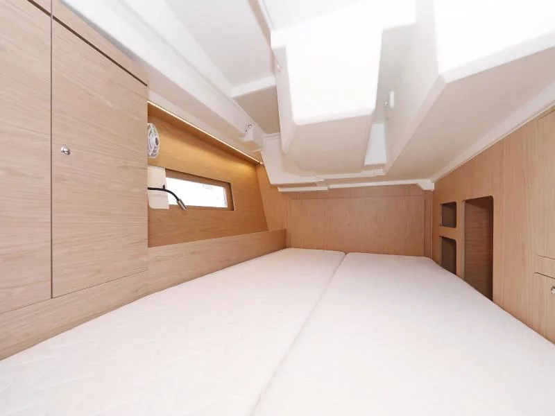 Oceanis 46.1 (MR.WHITE)  - 36