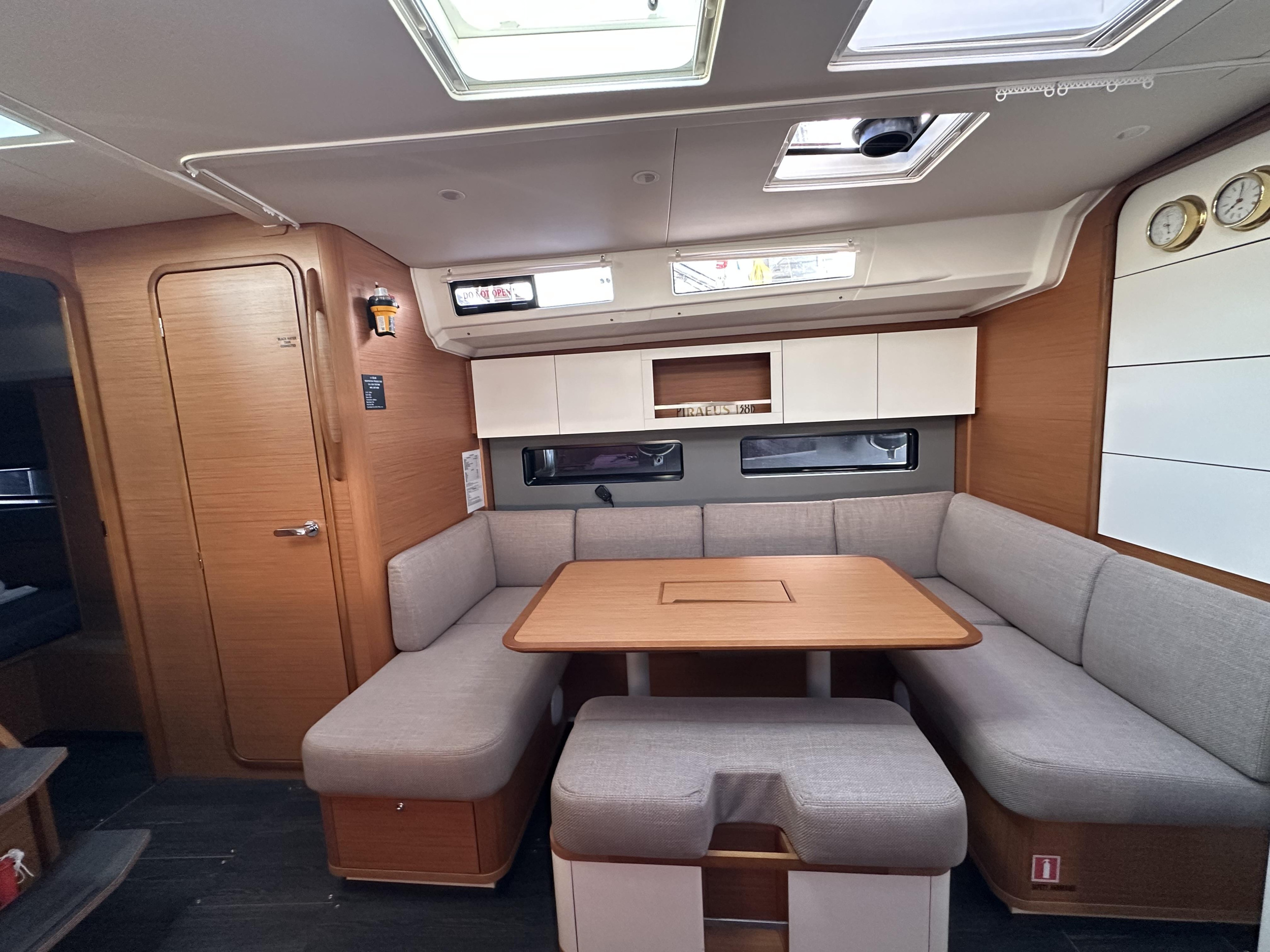 Dufour 41 — photo 1