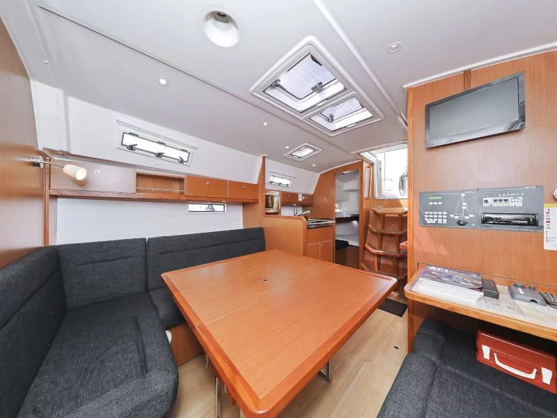 Bavaria 36 Cruiser (Petra M) Interior image - 14