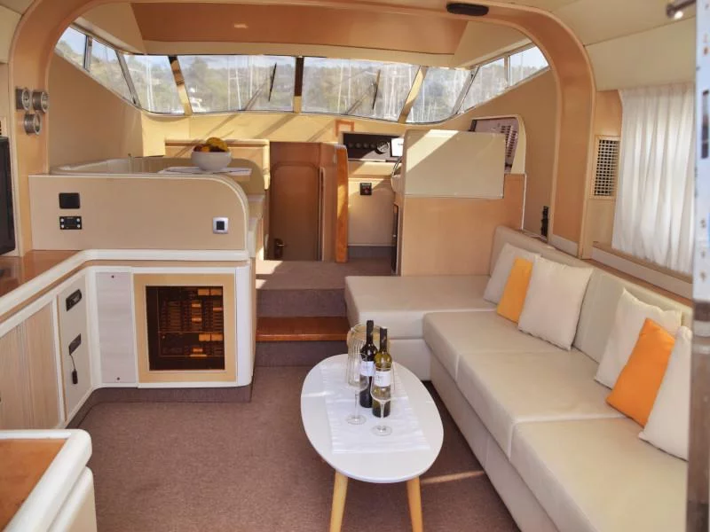 Johnson 56 (New Style) Interior image - 20
