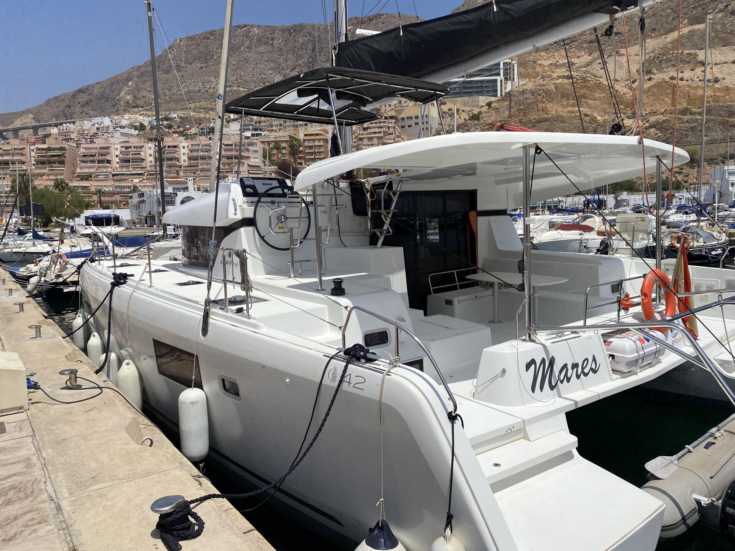 Photo #2 - Lagoon 42 (Mares) in Sant Antoni de Portmany - 4926