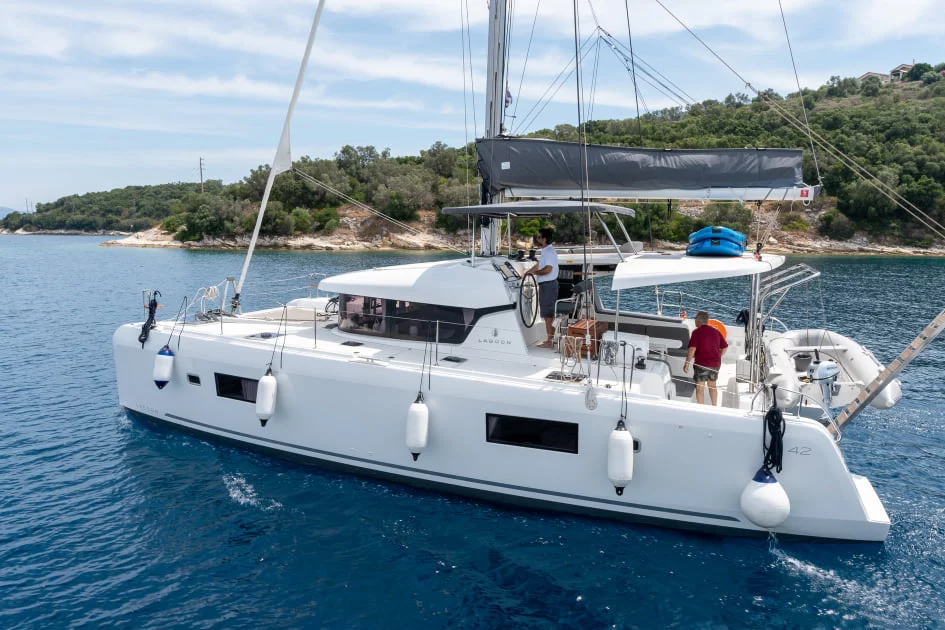 Lagoon 42 (Elysium crewed - VIP equipped)  - 2
