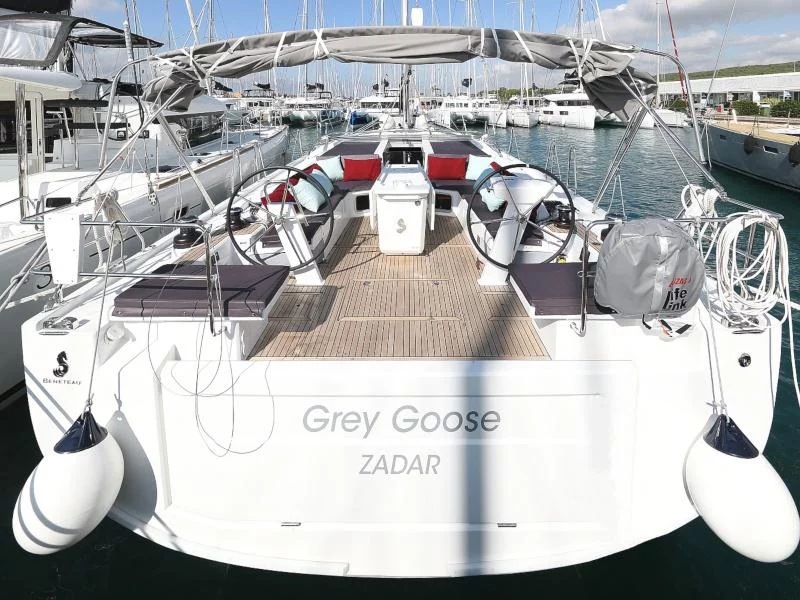 Oceanis 51.1 (GREY GOOSE)  - 35