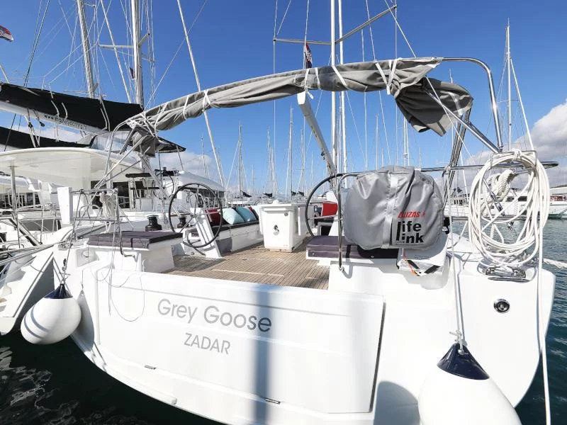 Oceanis 51.1 (GREY GOOSE)  - 24