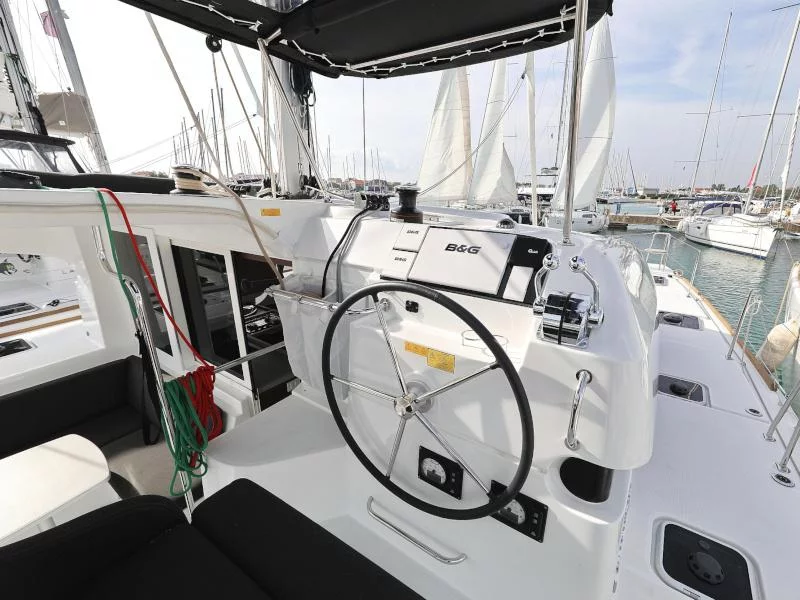 Lagoon 40 (MARI)  - 9