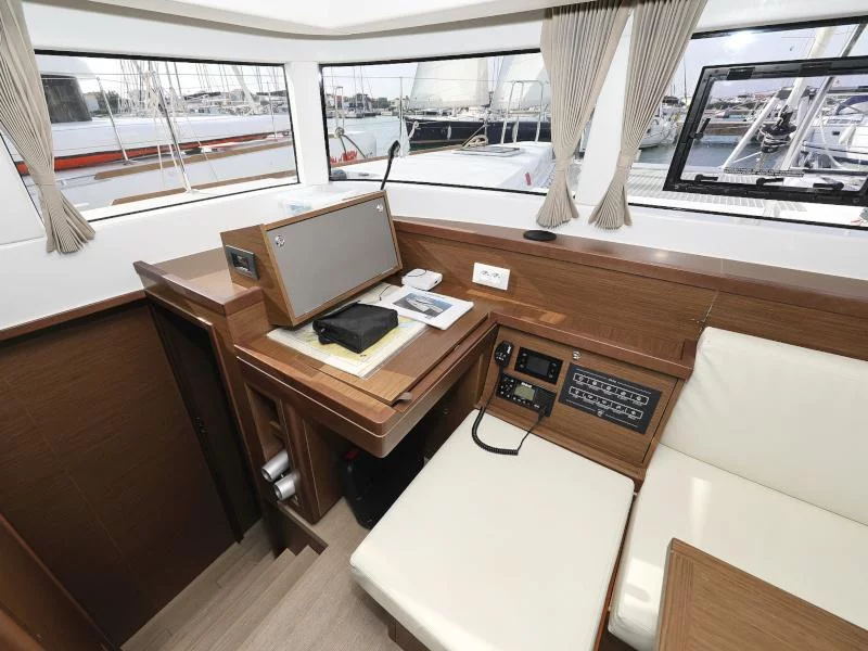 Lagoon 40 (MARI)  - 18