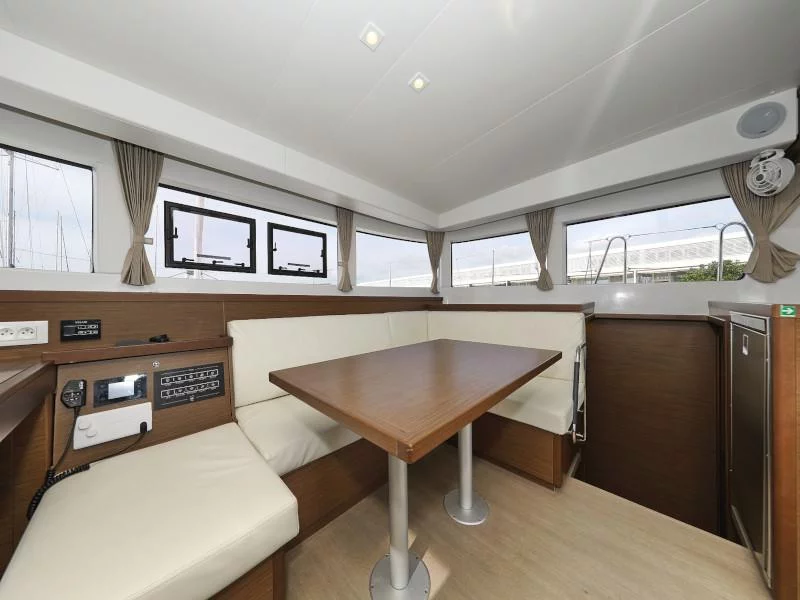 Lagoon 40 (BLUE ANGEL) Interior image - 5