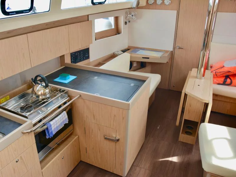 Oceanis 41.1 (Honey)  - 9