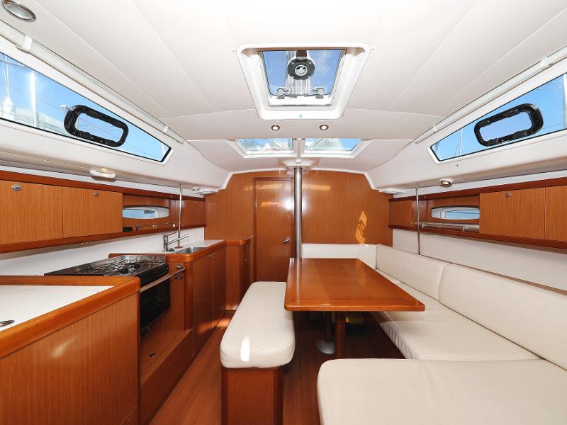 Photo #346 - OCEANIS 40 (3 CAB) (VALMAROSE) in Quiberon - 26737