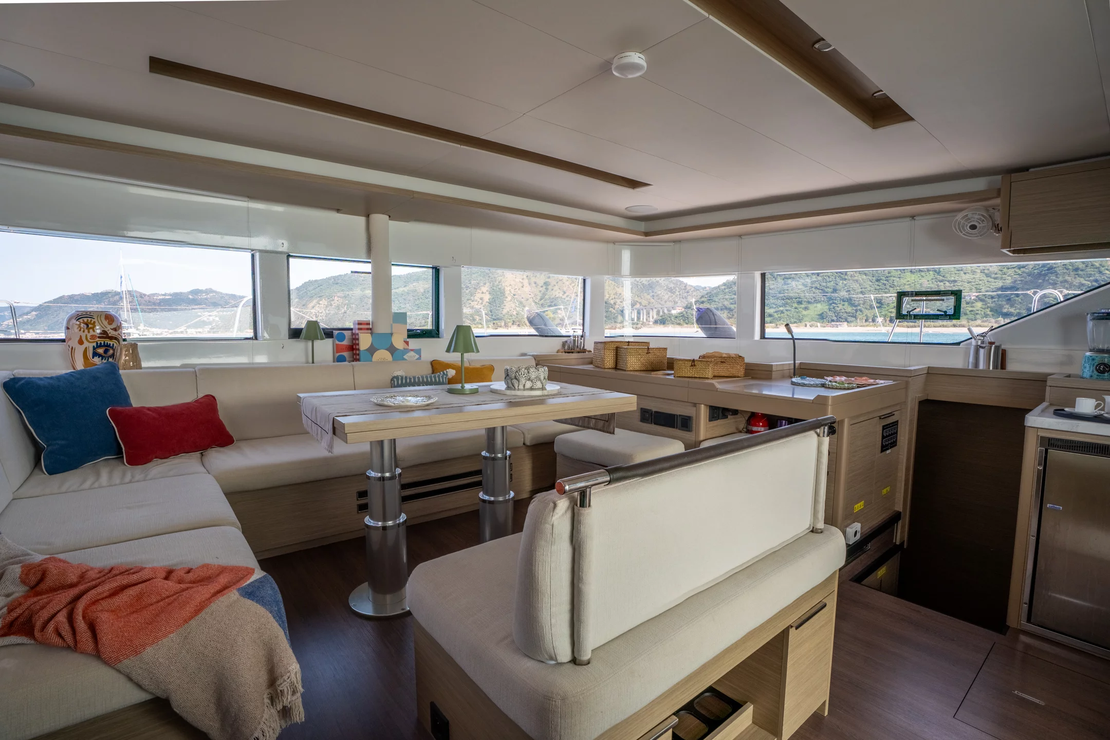 Lagoon 51 (SAILUXE - Paco) Dinette - 9