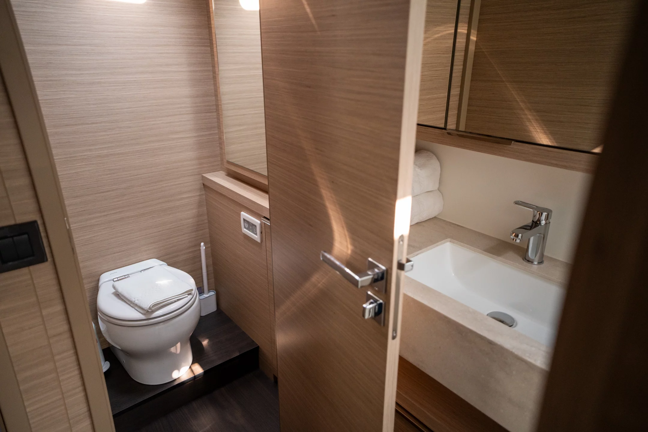Lagoon 55 (SAILUXE - Vega) Toilet - 12