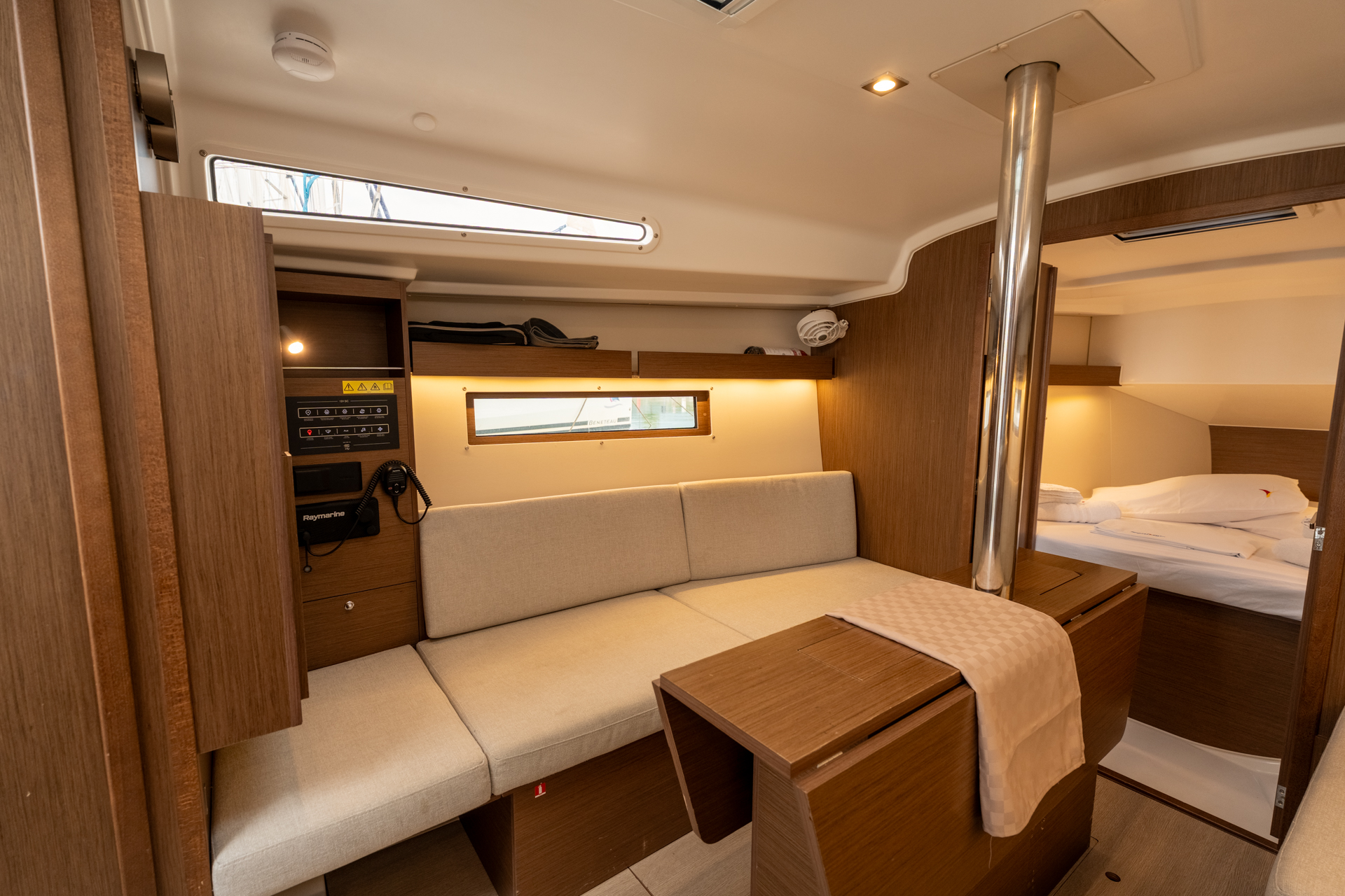 Photo #11 - Oceanis 34.1 (Pluto - Comfort line) in Salerno - 7842