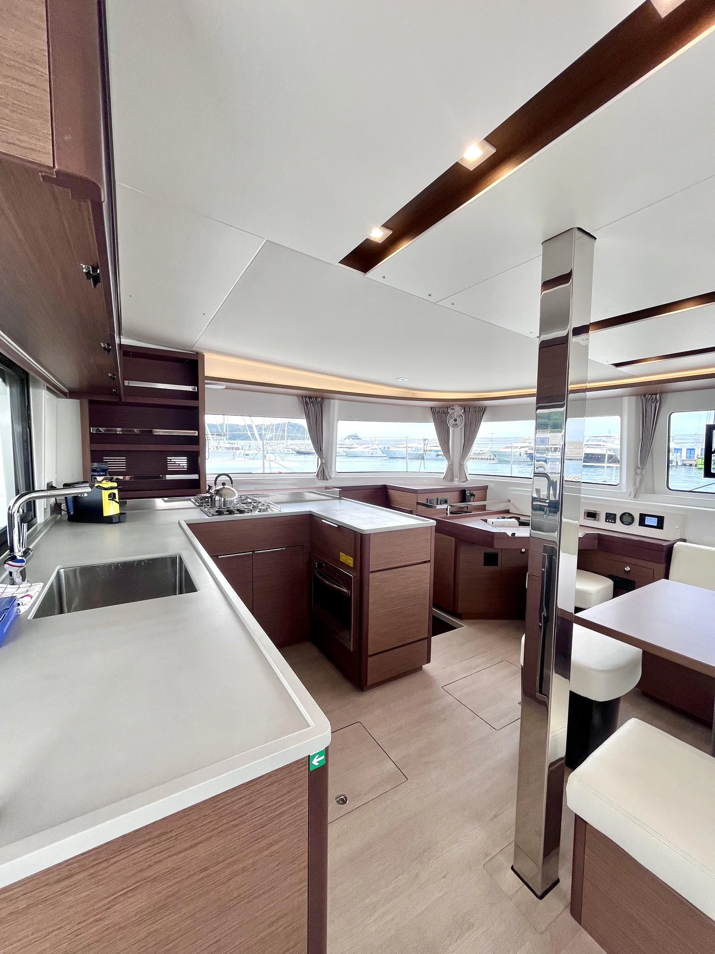 Lagoon 46 (Baraonda - Premium line) Dinette - 8