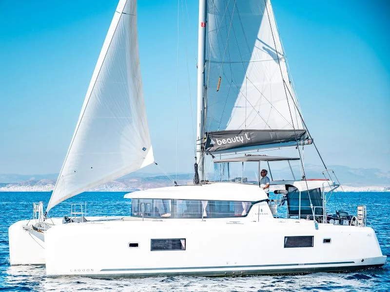 Lagoon 42 (Beauty L -GEN--SOLAR-ELEC.WC)  - 12
