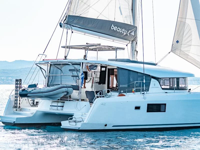 Lagoon 42 (Beauty L -GEN--SOLAR-ELEC.WC)  - 13