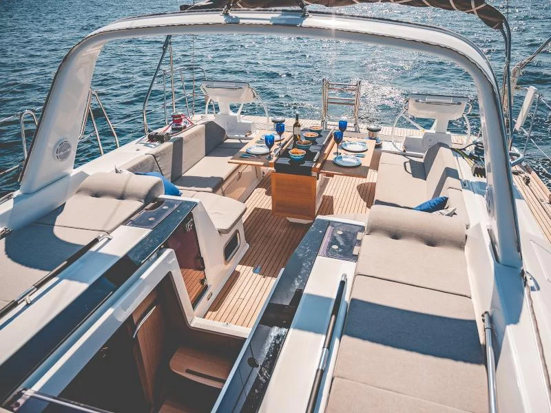 Oceanis 55.1 (Axis Mundi -GEN-SOLAR-ELEC.WC)  - 11