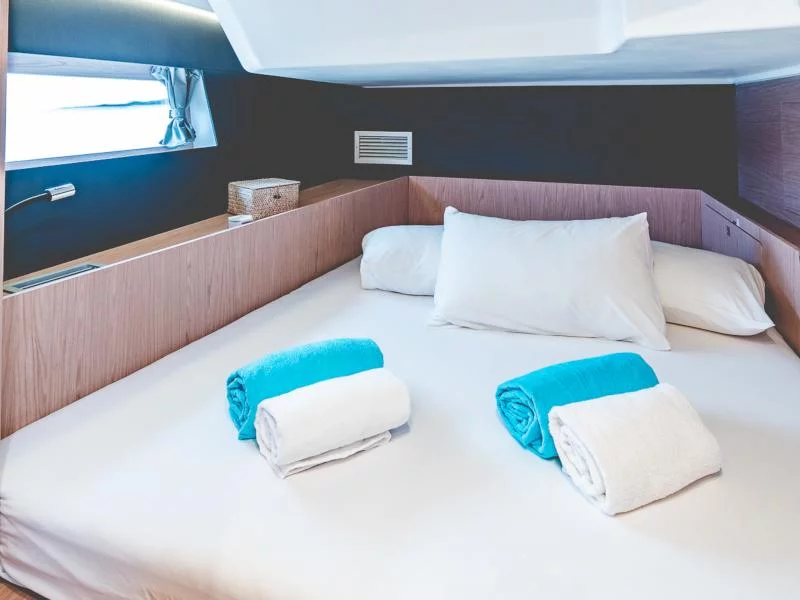 Oceanis 55.1 (Axis Mundi -GEN-SOLAR-ELEC.WC)  - 17