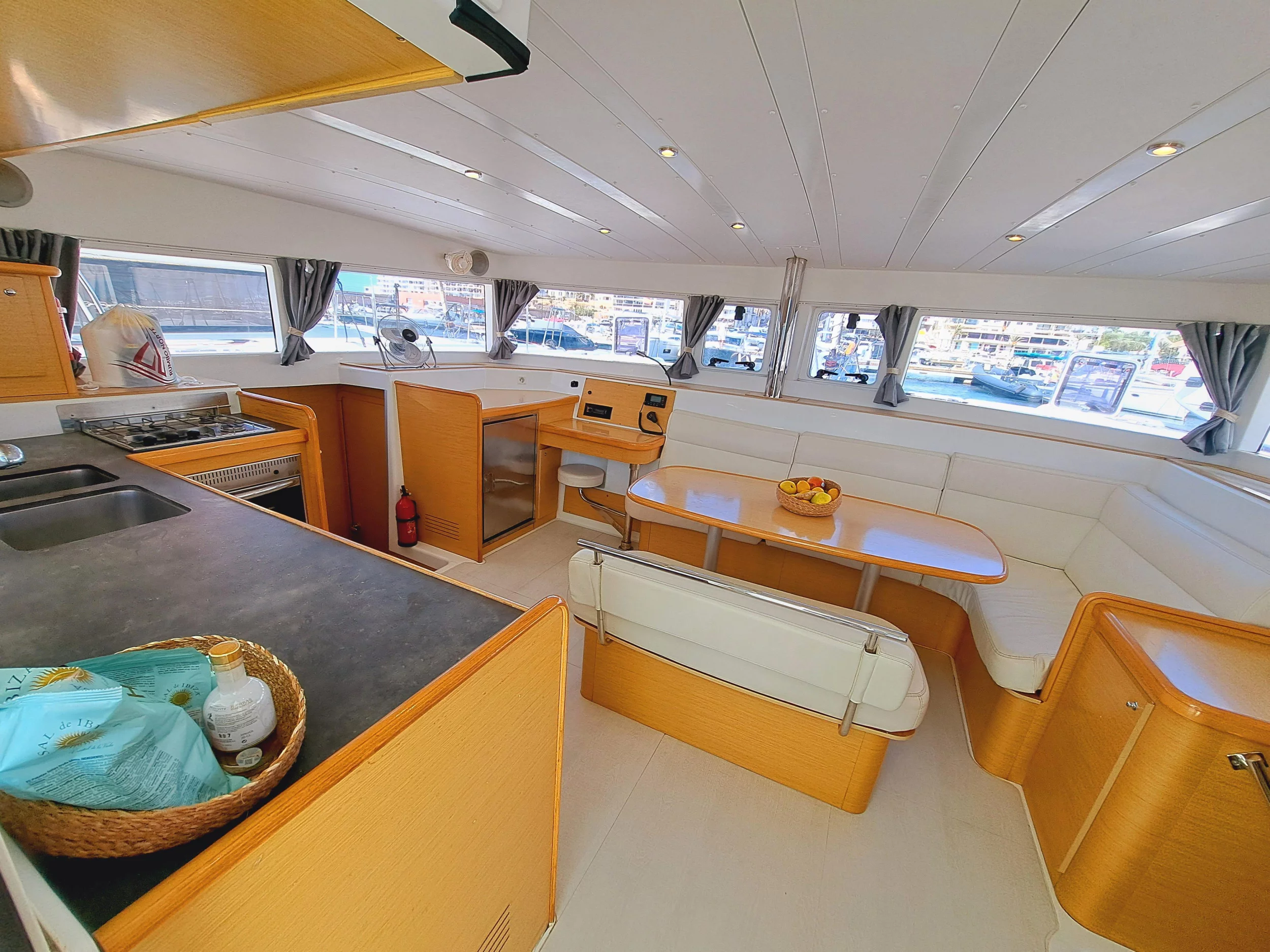 LAGOON 421 (THE MOB) Interior image - 11