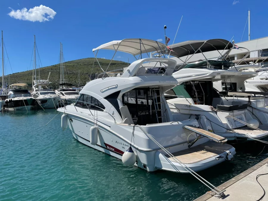 Beneteau Antares 36 (SOLAVIS)  - 42