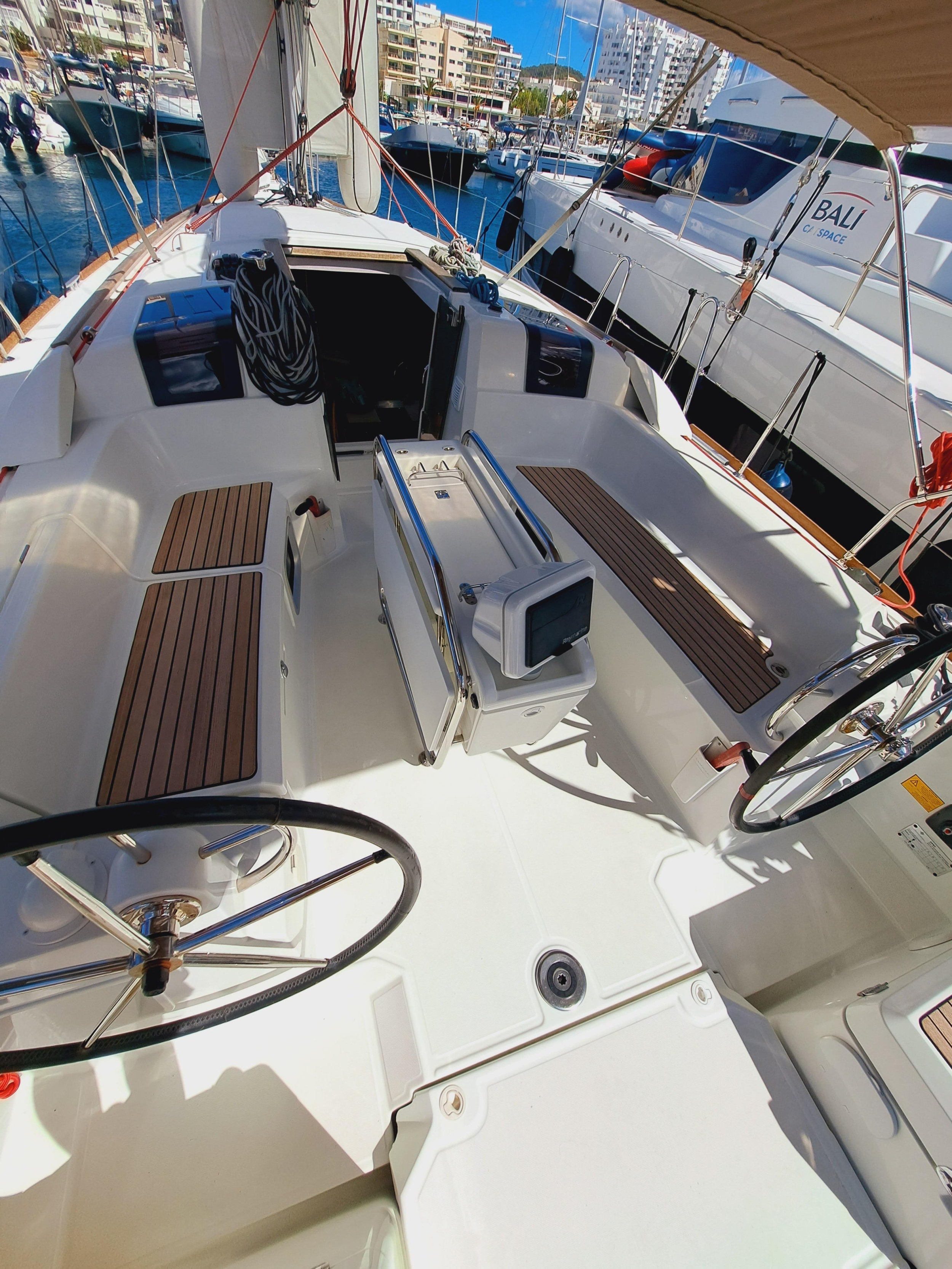 Photo #4 - JEANNEAU SO 389 (EMILINA) in Sant Antoni de Portmany - 8467