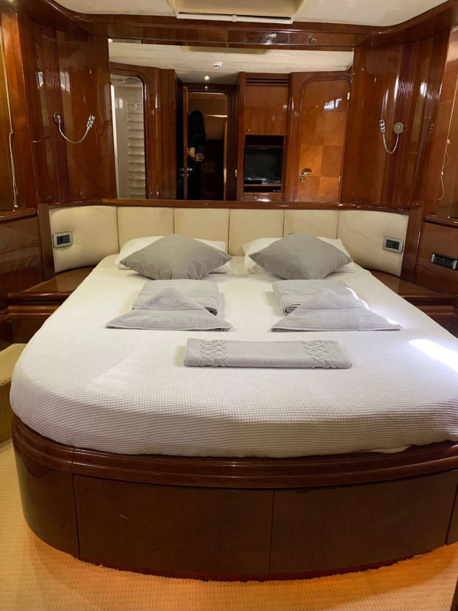 Photo #22 - Azimut 80 (Alibi) in Mykonos - 17090