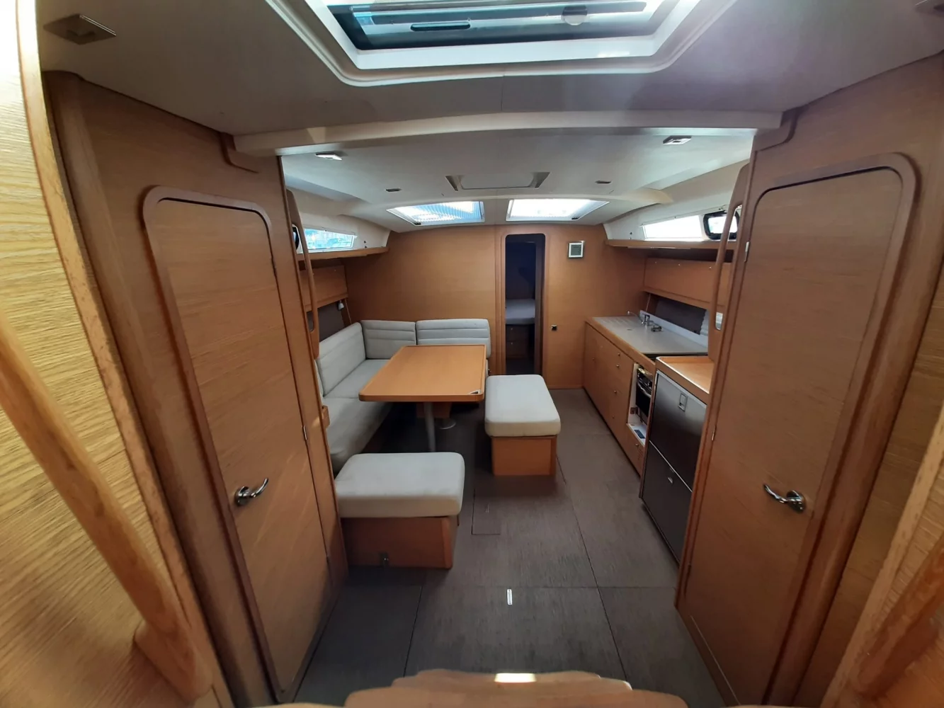 Dufour 460 Grand Large (Aquilo) Interior image - 10