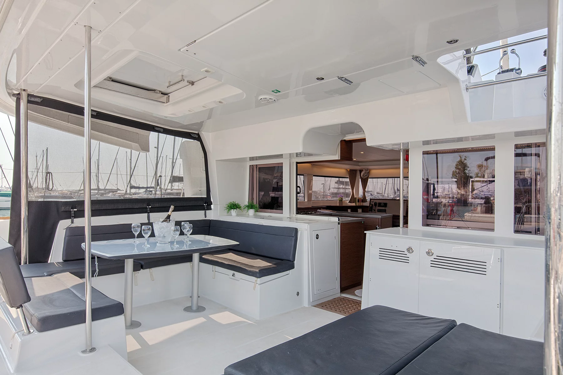 Lagoon 450 Flybridge (Smile)  - 4