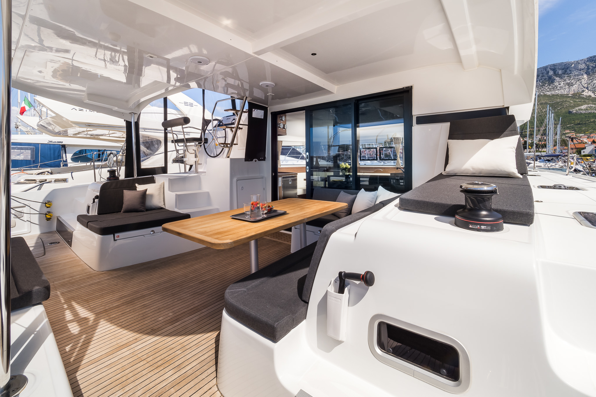 Photo #3 - Lagoon 42 (LA PERLA (WITH AC& OWNER VERSION)) in Kastela - 9191