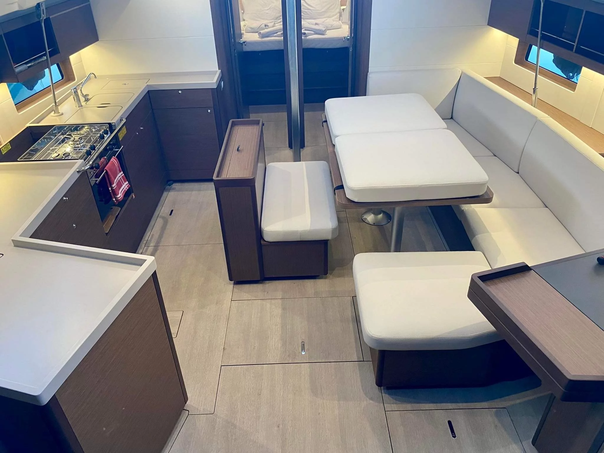 Oceanis 46.1 (Clio) Interior image - 11