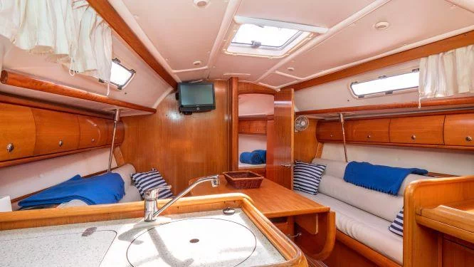 Bavaria Cruiser 32 (LILA)  - 8