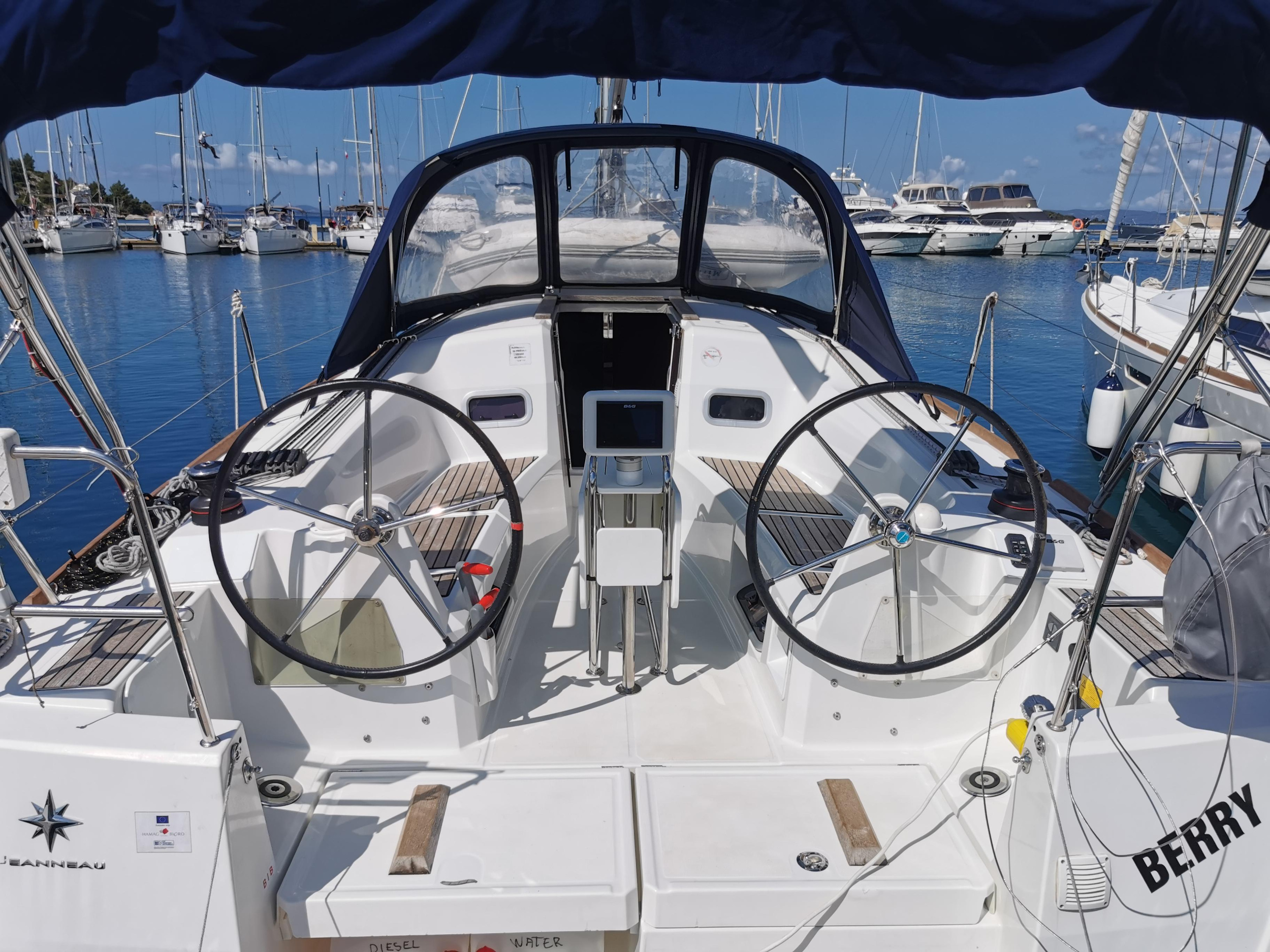Photo #6 - Sun Odyssey 349 (Berry) in Drage - 11670