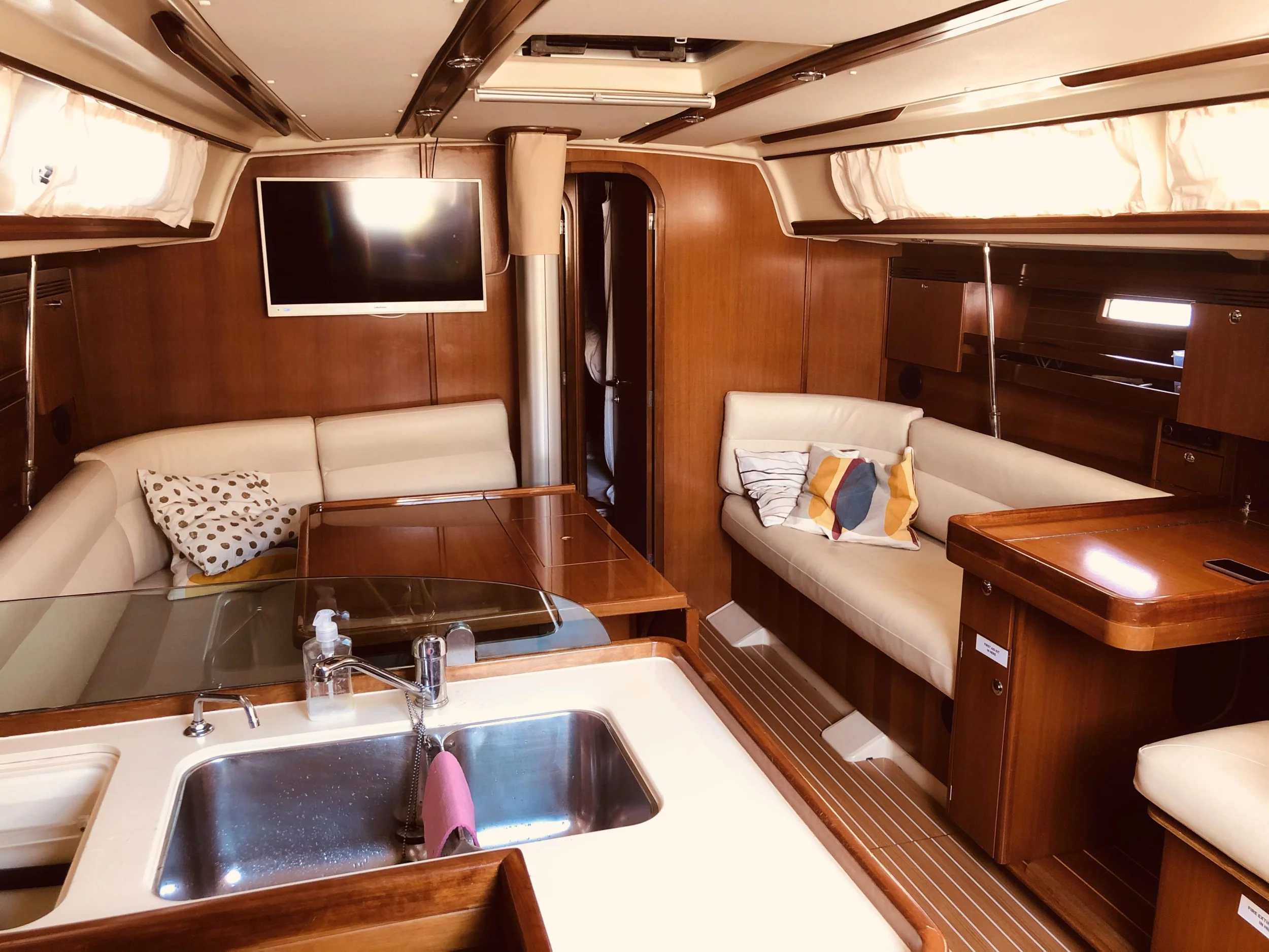 Dufour 44 (Victoria 1 - Refit 2018) Interior image - 15