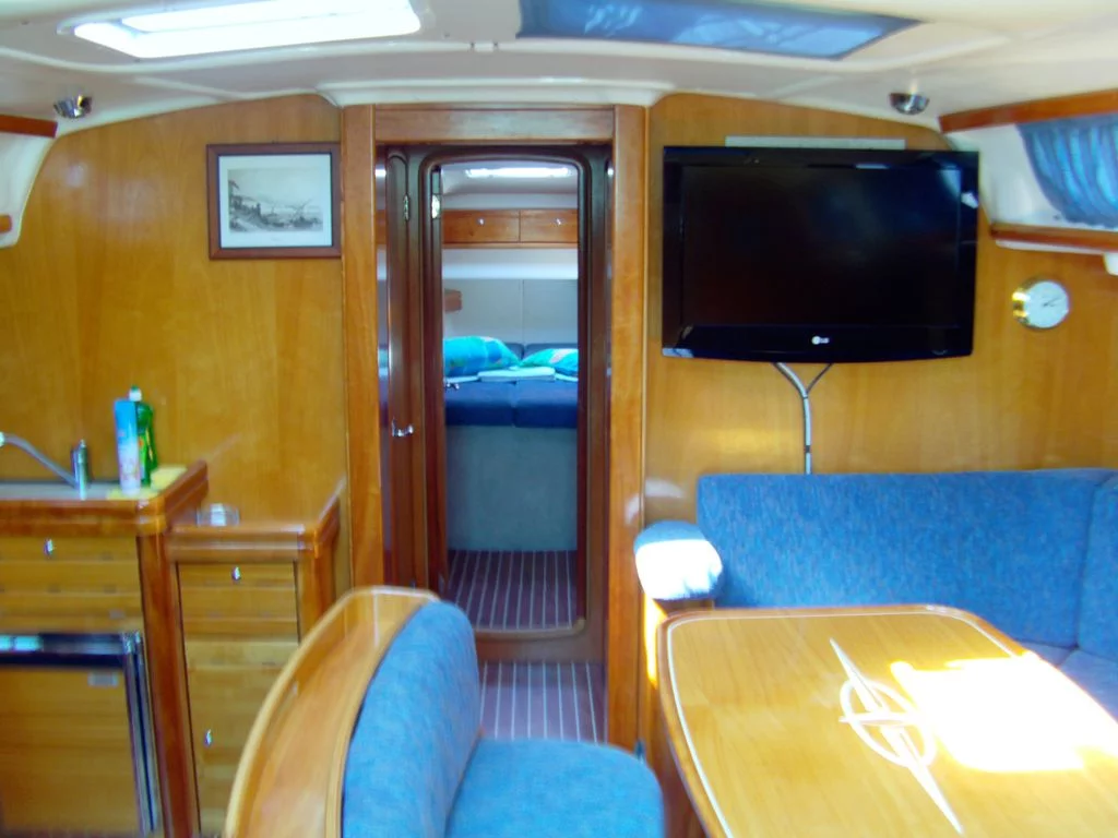 Bavaria 46 Cruiser (VICTORIA) Interior image - 1
