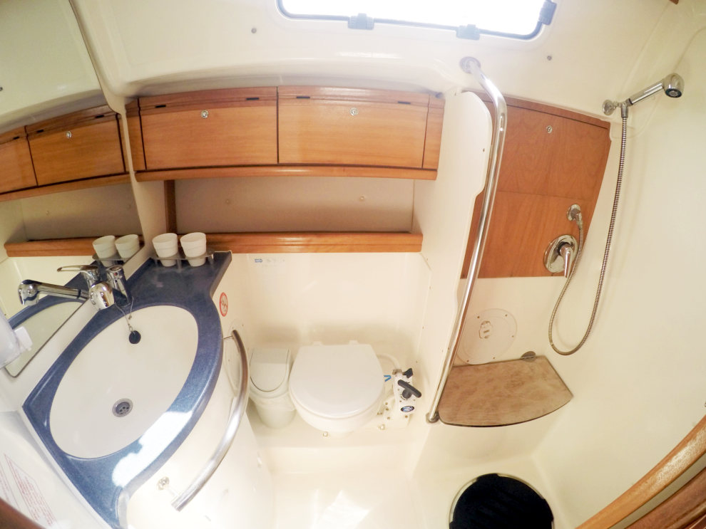 Photo #2 - Bavaria 42 Cruiser (Efesos) en Lavrion - 14867