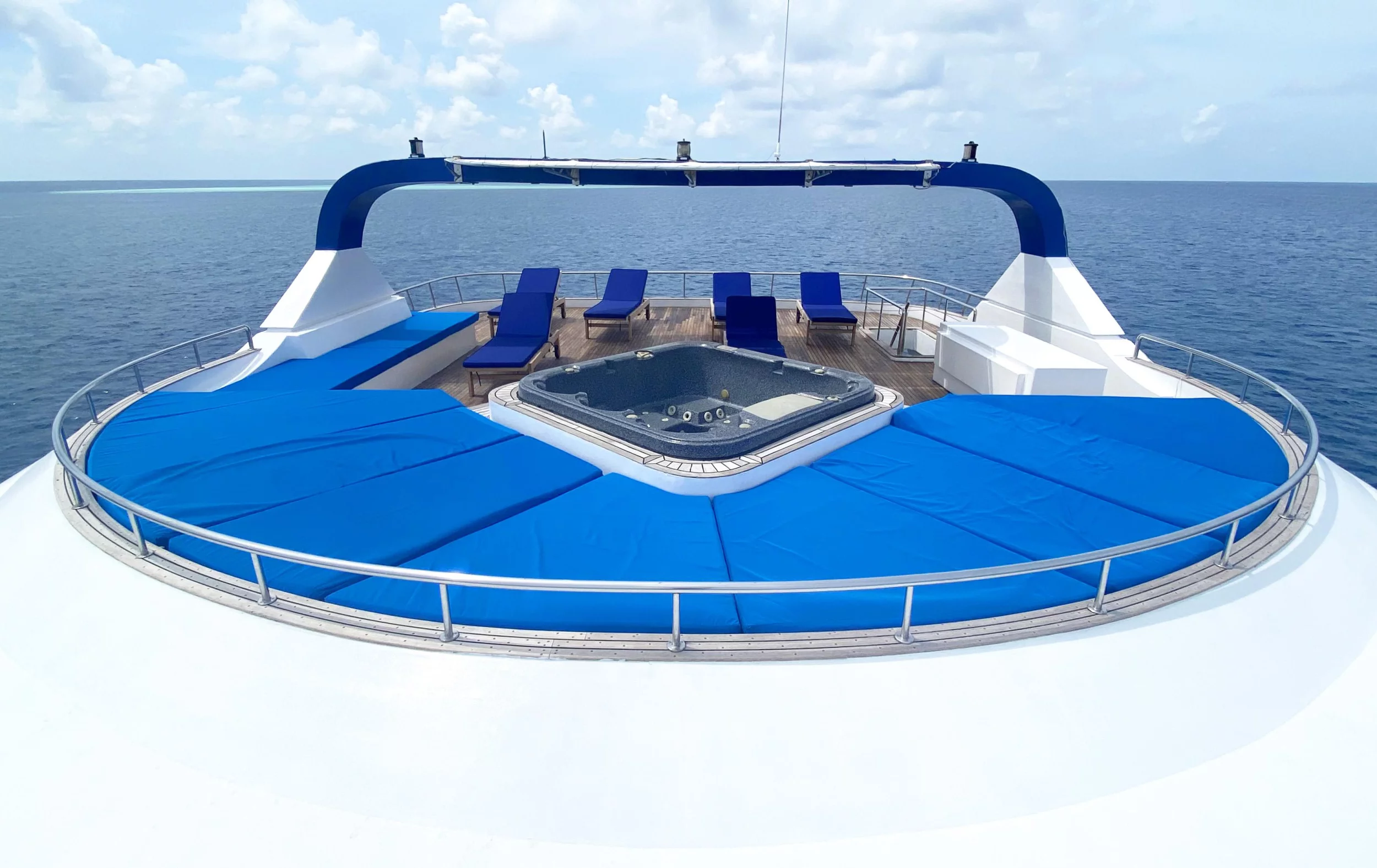 Motoryacht 33M (M/Y Honors Legacy)  - 4