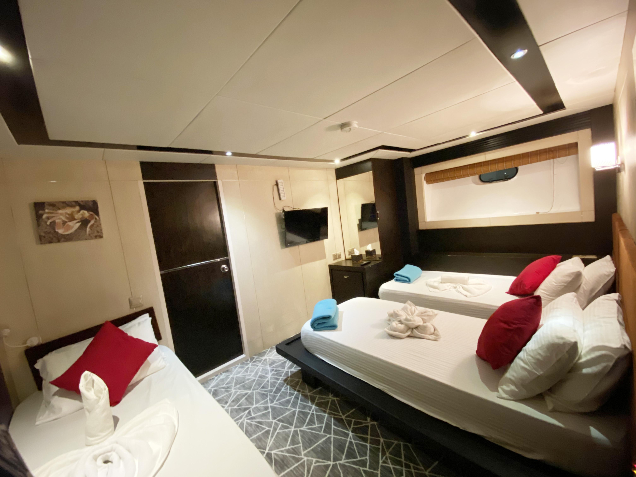 Photo #7 - Motoryacht 33M (M/Y Honors Legacy) in Hulhumale - 12699