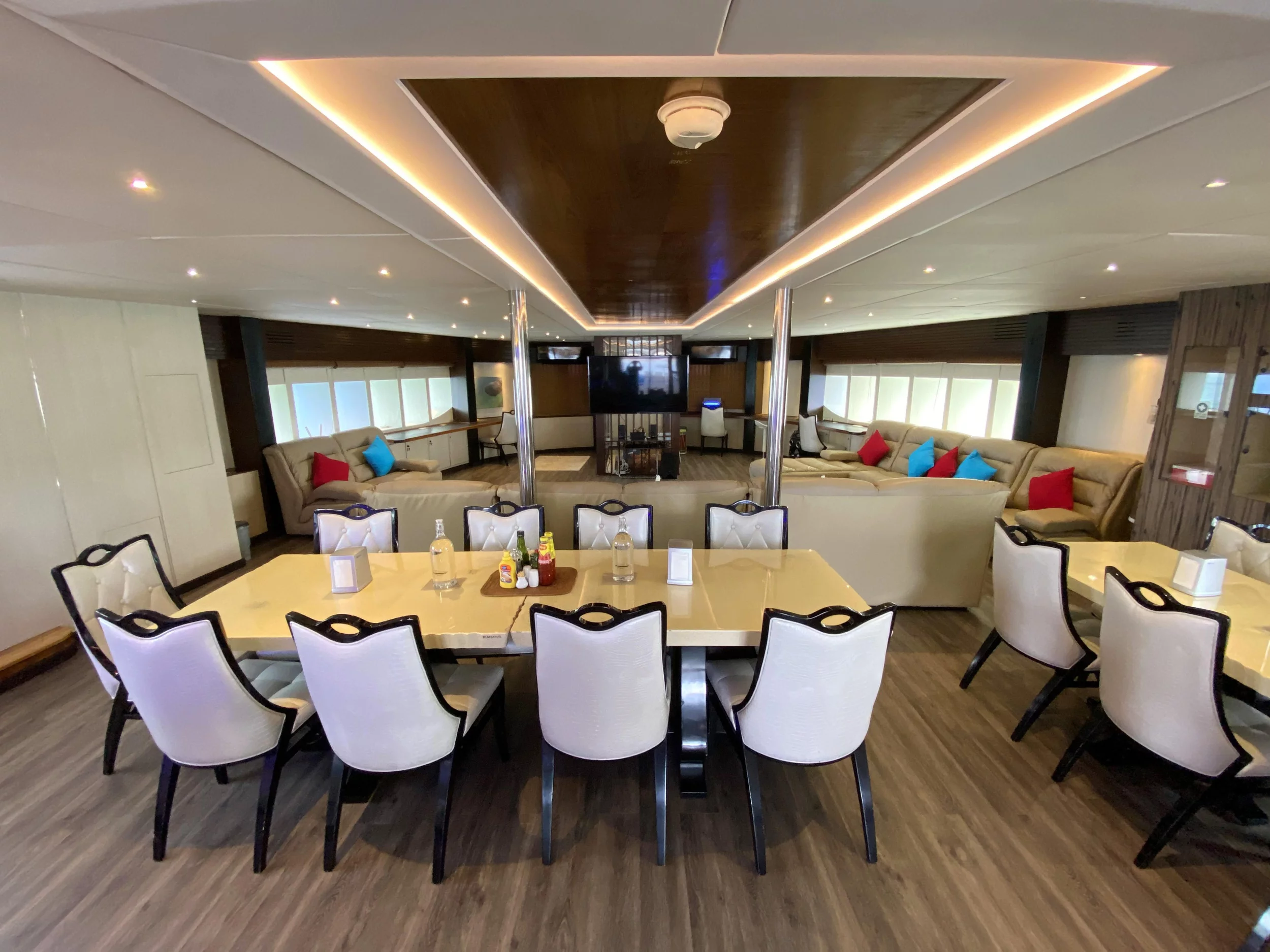 Motoryacht 33M (M/Y Honors Legacy)  - 2