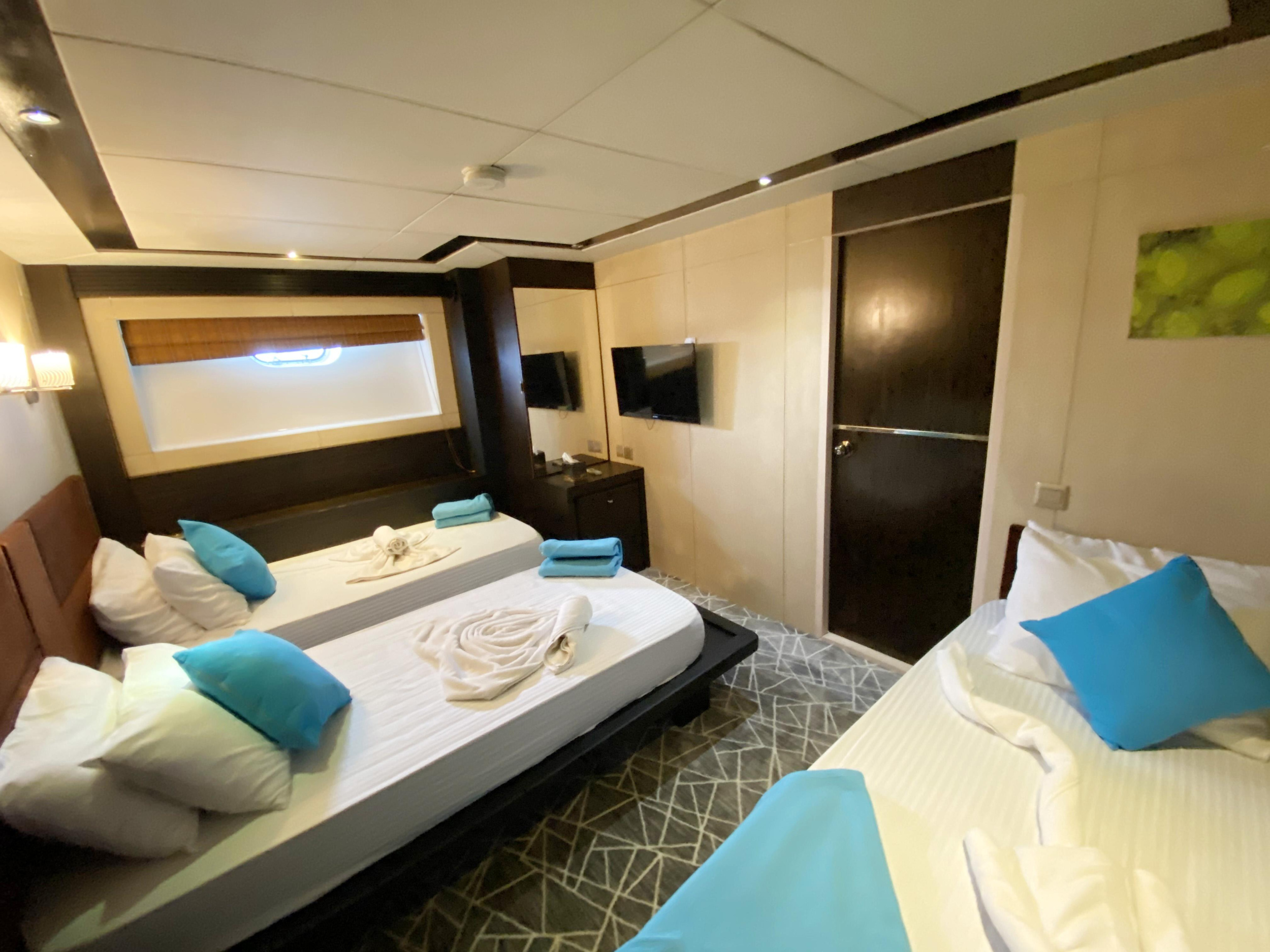 Photo #9 - Motoryacht 33M (M/Y Honors Legacy) in Hulhumale - 12699