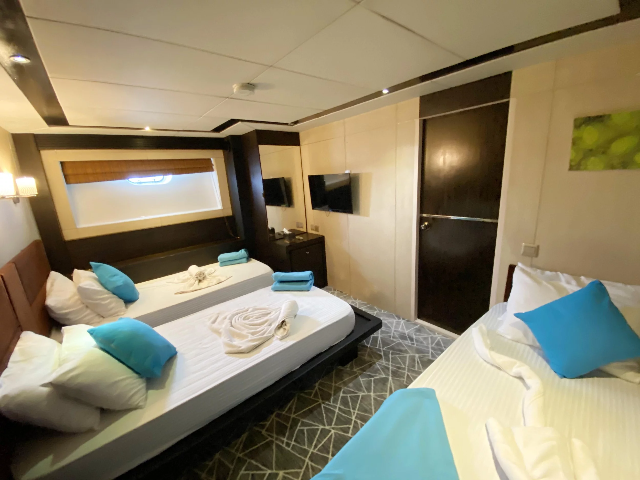 Motoryacht 33M (M/Y Honors Legacy)  - 8