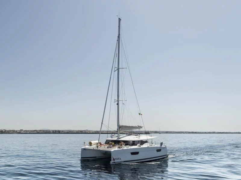 Fountaine Pajot Astréa 42 (Wm-Ac in dinette-Gen-Sol.Pan) (Astrea) Main image - 0
