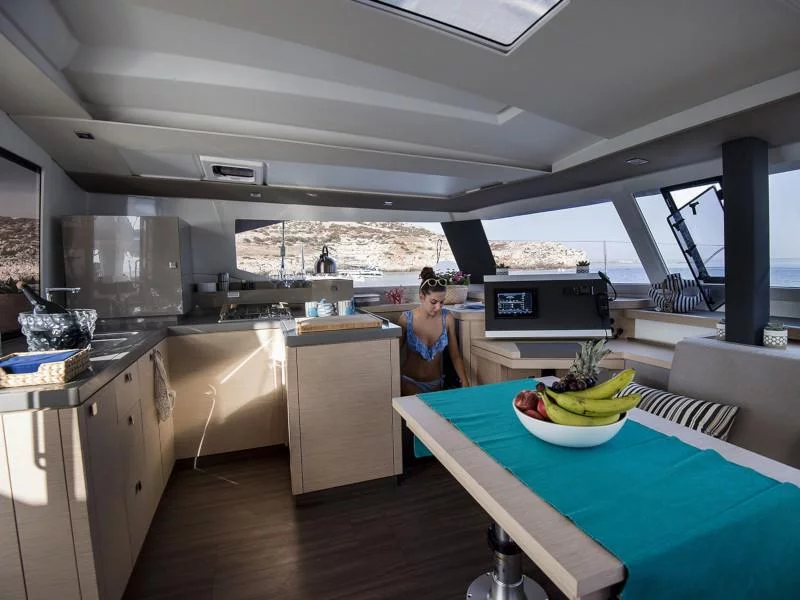 Fountaine Pajot Astréa 42 (Wm-Ac in dinette-Gen-Sol.Pan) (Astrea) Interior image - 10