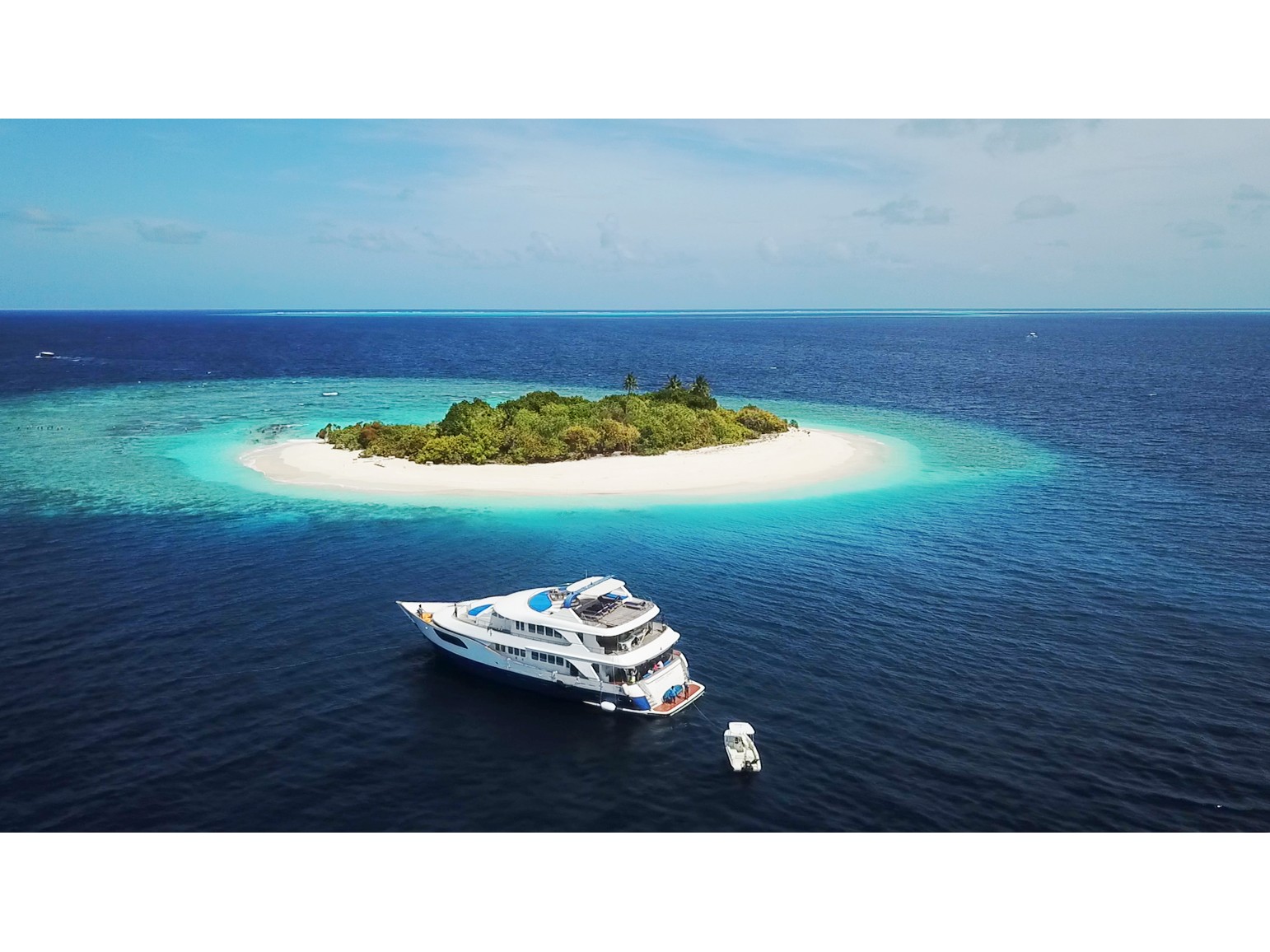 Photo #1 - Motoryacht 33M (M/Y Honors Legacy) in Hulhumale - 12699