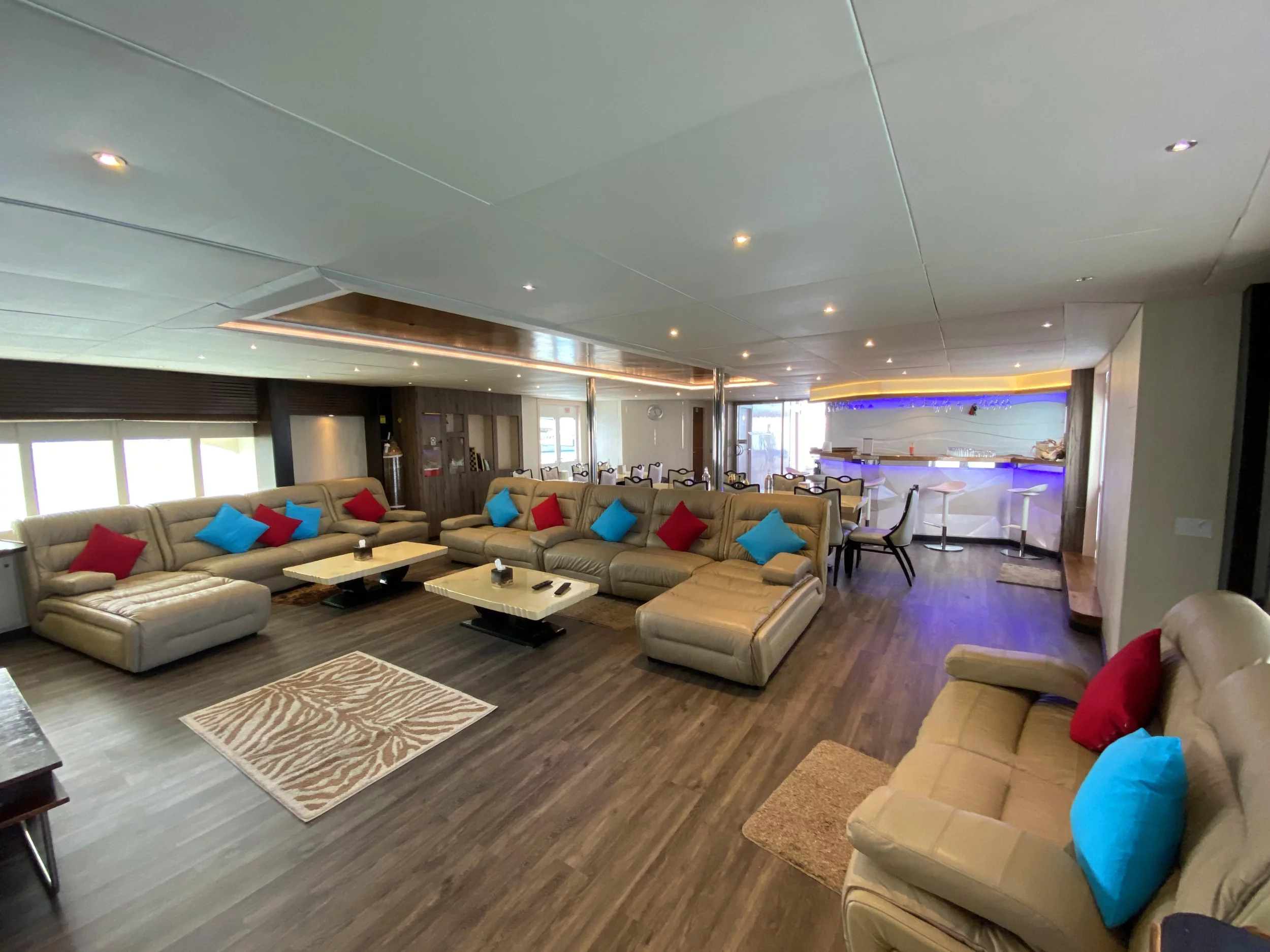 Motoryacht 33M (M/Y Honors Legacy) Interior image - 5