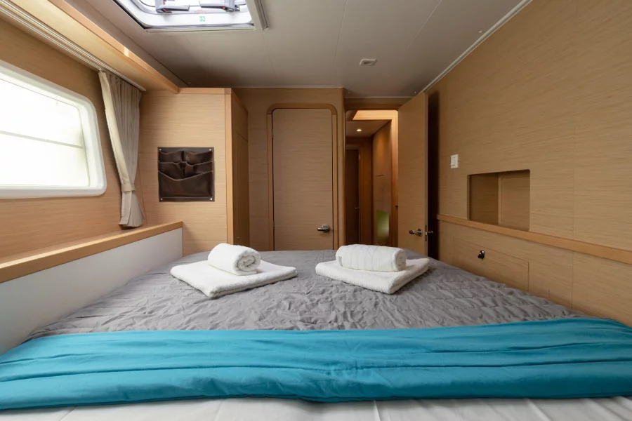 Lagoon 400 S2 (Seaker | Solar Panel, Inv 2000W)  - 4
