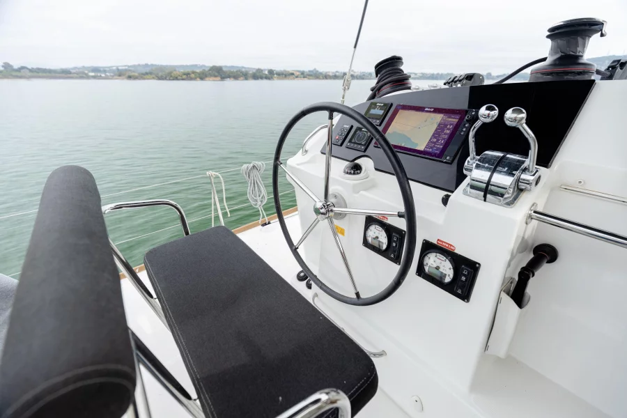 Lagoon 400 S2 (Seaker | Solar Panel, Inv 2000W)  - 13