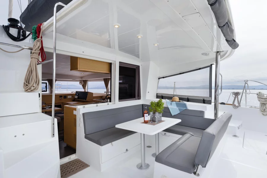 Lagoon 400 S2 (Seaker | Solar Panel, Inv 2000W)  - 7