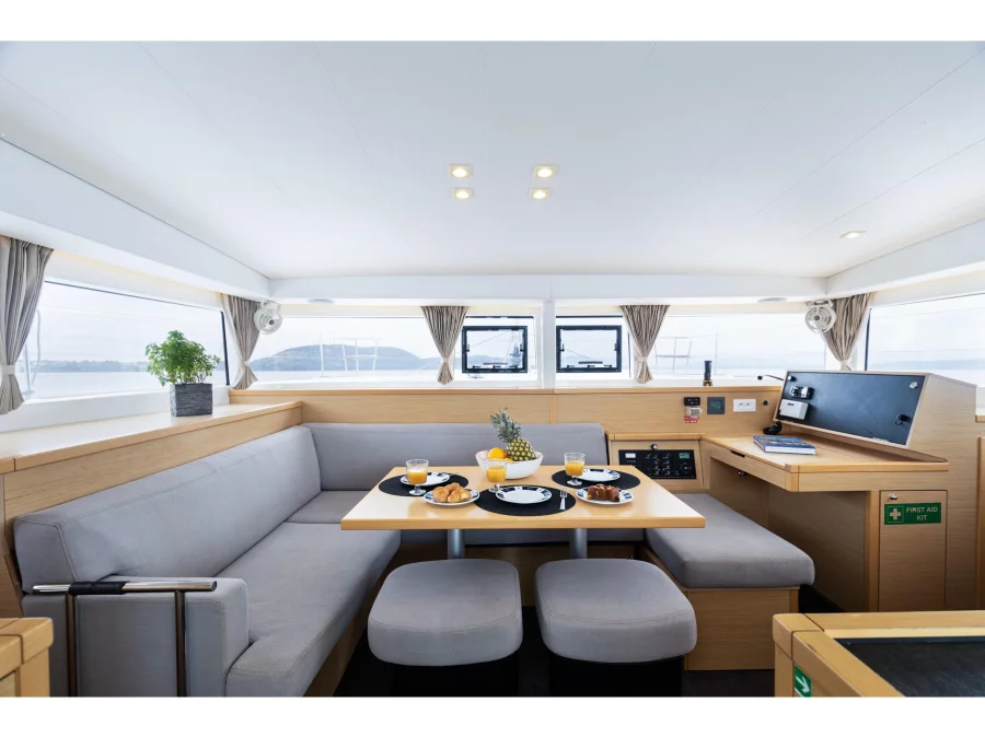 Lagoon 400 S2 (Seaker | Solar Panel, Inv 2000W) Interior image - 6
